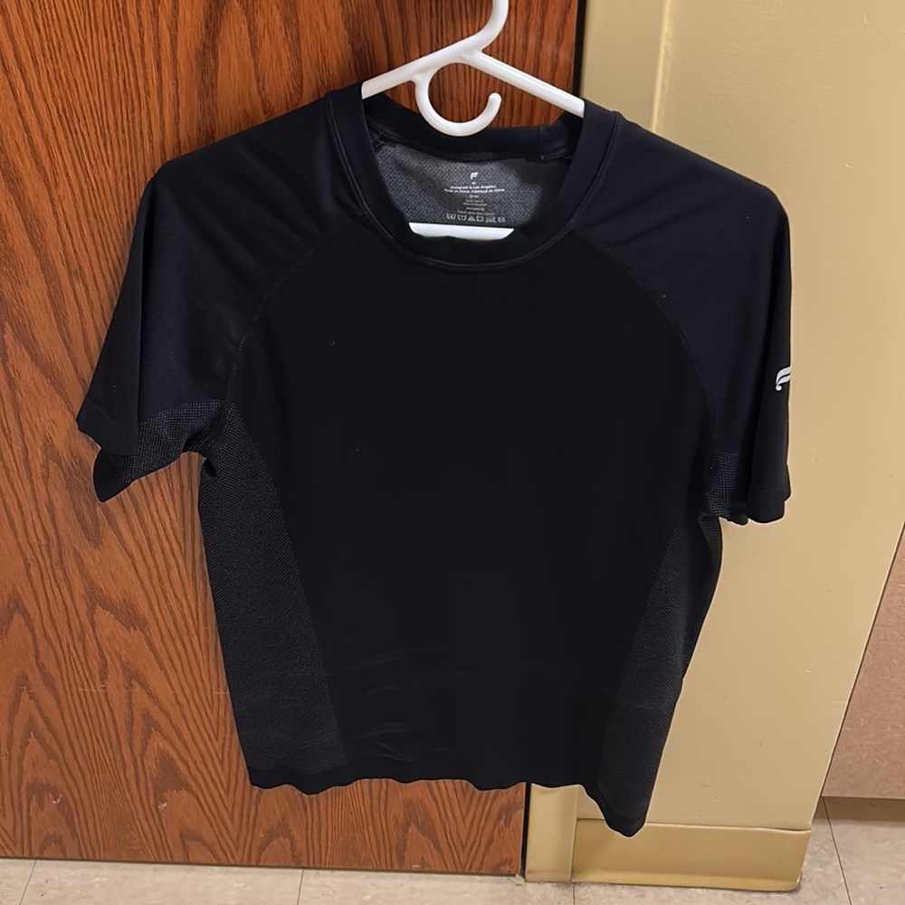 Black Fabletics athletic shirt. Size M. Was too small, barely worn. - Picture 4 of 4